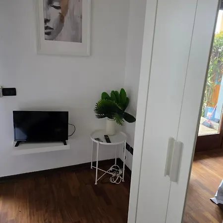 Διαμέρισμα Modern With Pool & View Luino